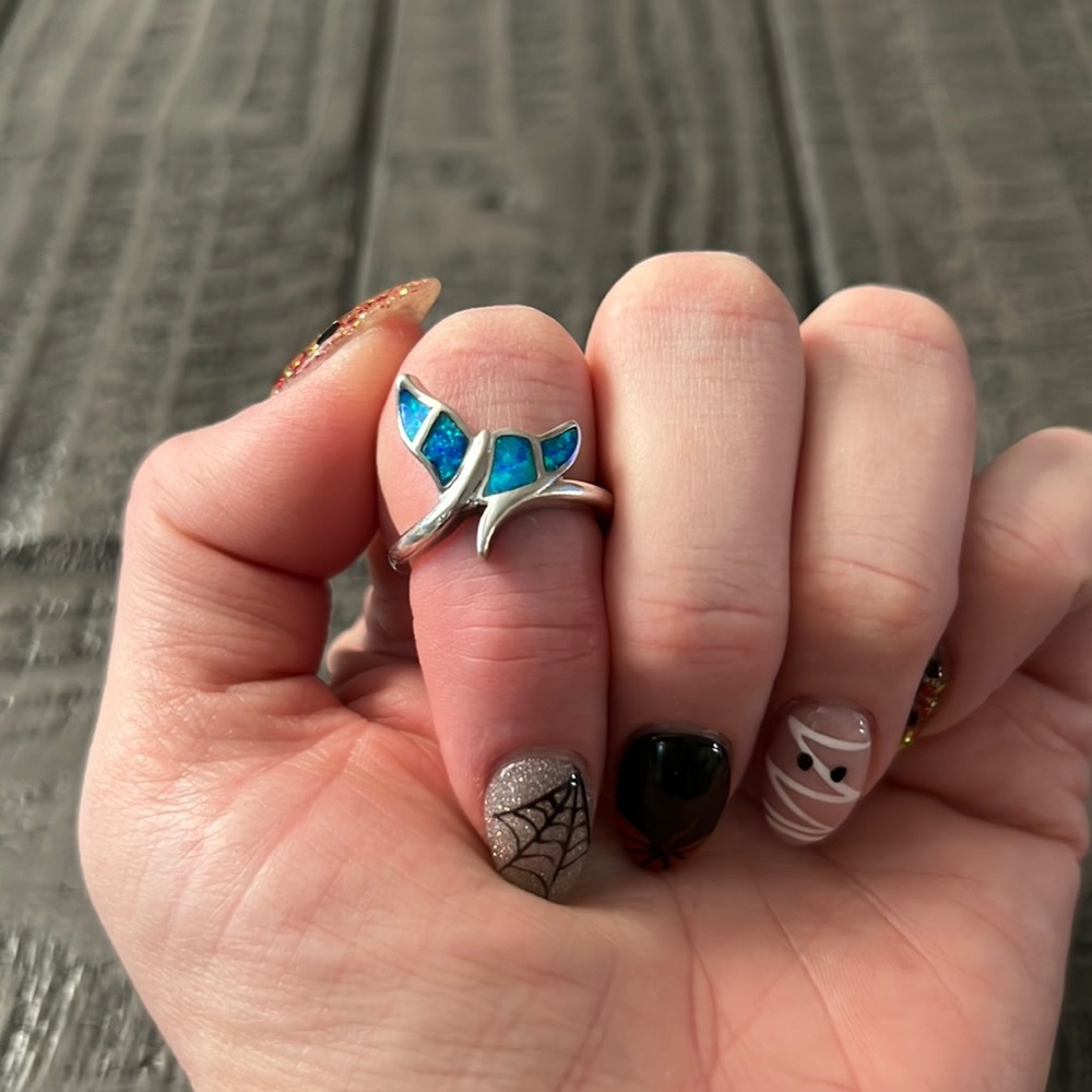 🐳 Sterling silver ring in shape of a whale tail
